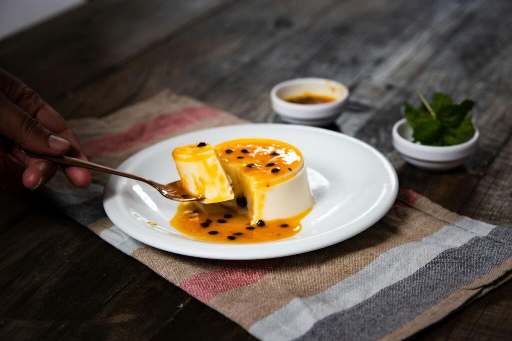 El coulis es una salsa de fruta con una textura tersa y consistencia ligera.