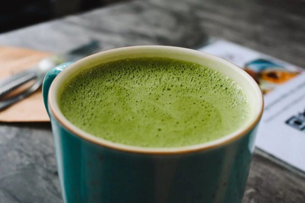 El golden milk y el matcha son dos bebidas en tendencia por las propiedades que concentran.