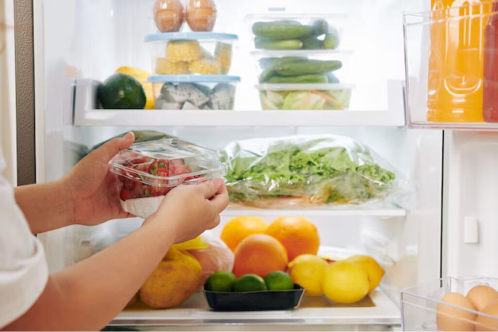 Guardar comida en recipientes de vidrio es la mejor opción para alargar su vida útil.