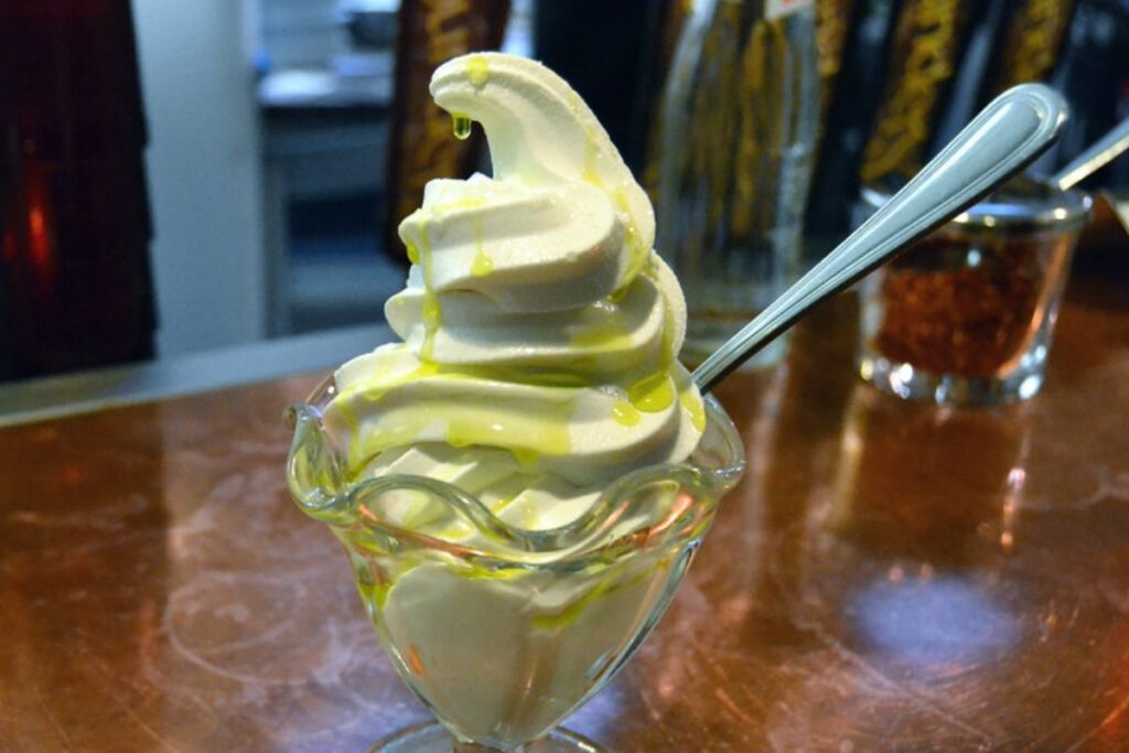 Los helados de yogurt se han convertido en un postre en tendencia esta temporada de calor.