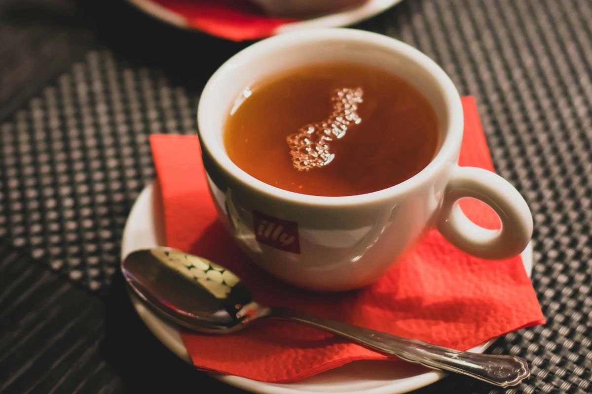 Té recién hecho. Foto de Pexels.