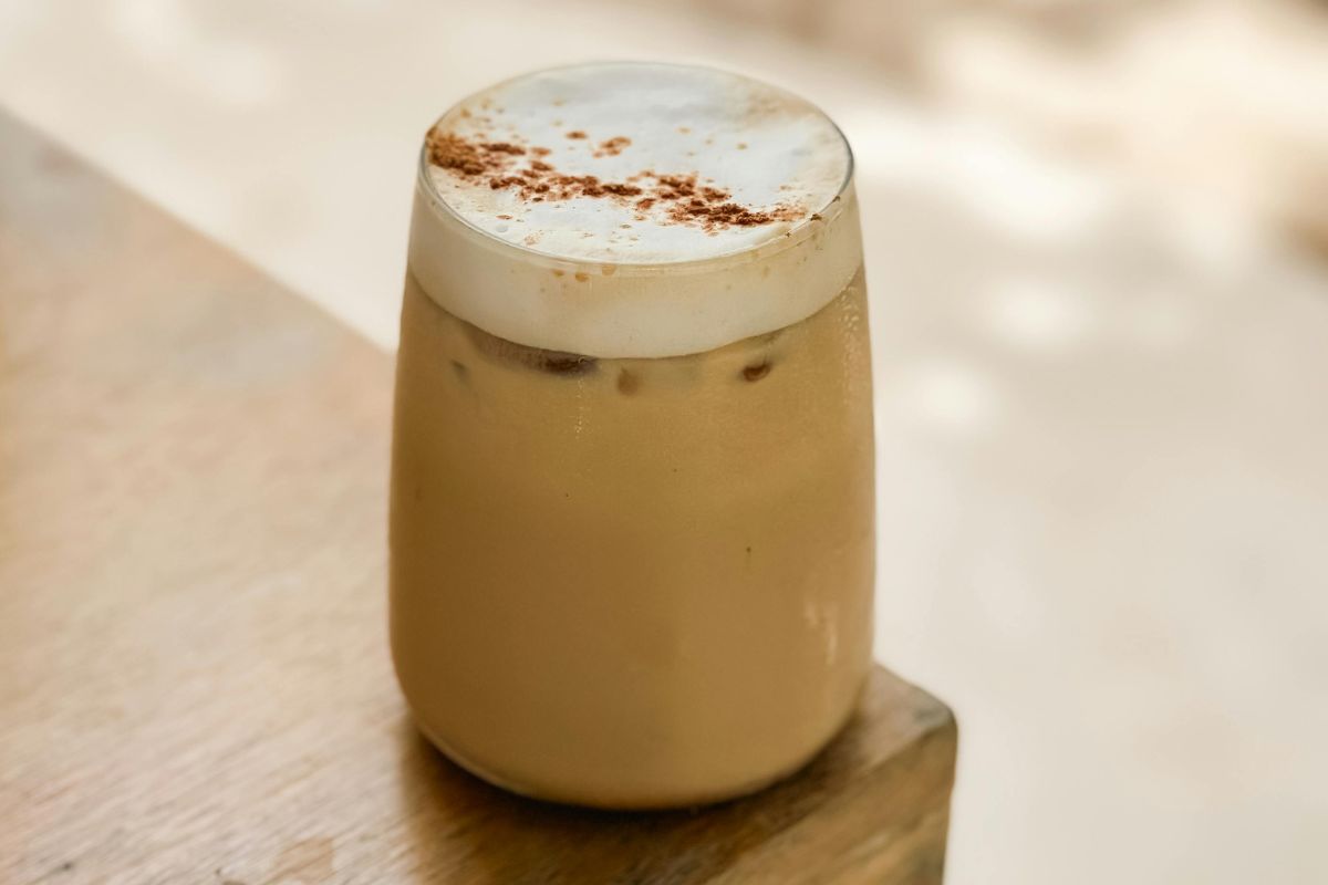 Bebida fresca con té y leche. Foto de Pexels.