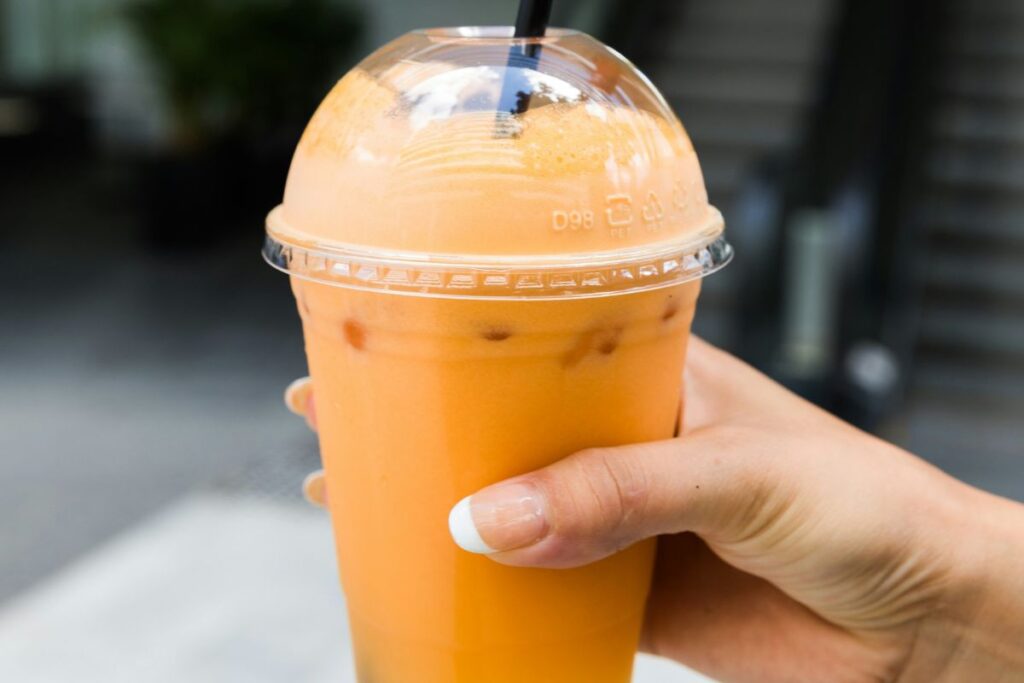 El jugo antigripal incluye frutas con un gran contenido de agua pues contienen una gran carga de vitamina C.