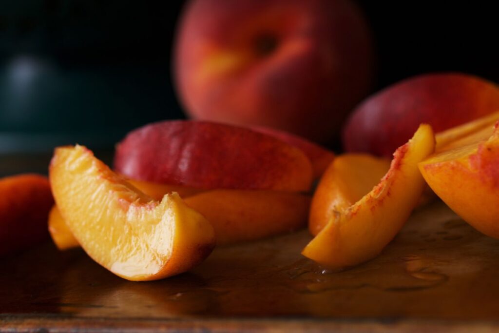 Macerar es una técnica que funciona para fusionar sabores, ocurre entre ingredientes sólidos y líquidos.