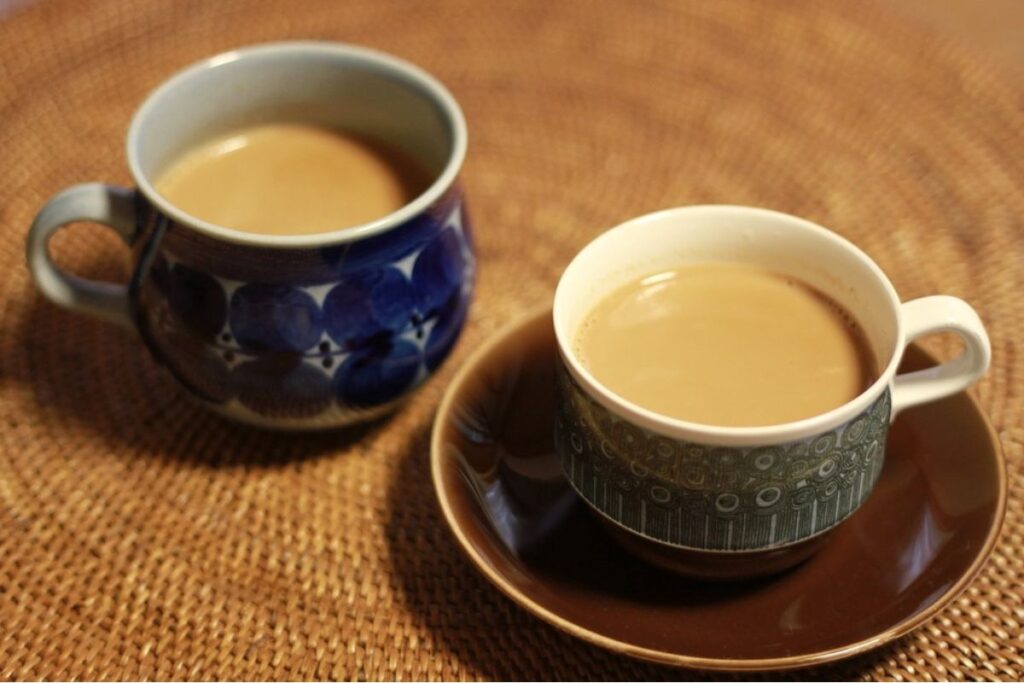 El té thai y el masala chai son dos bebidas que parten del té negro.
