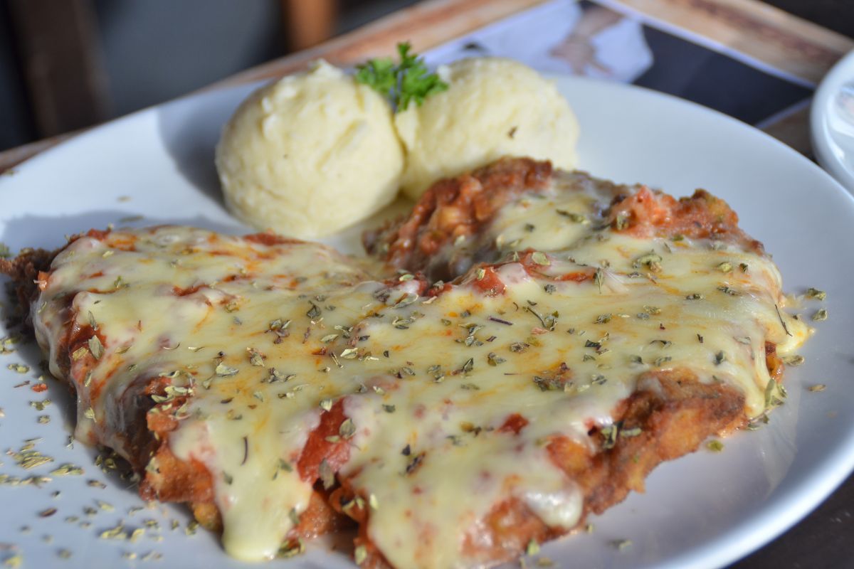 Milanesa napolitana: la creación argentina para arreglar un error de cocción