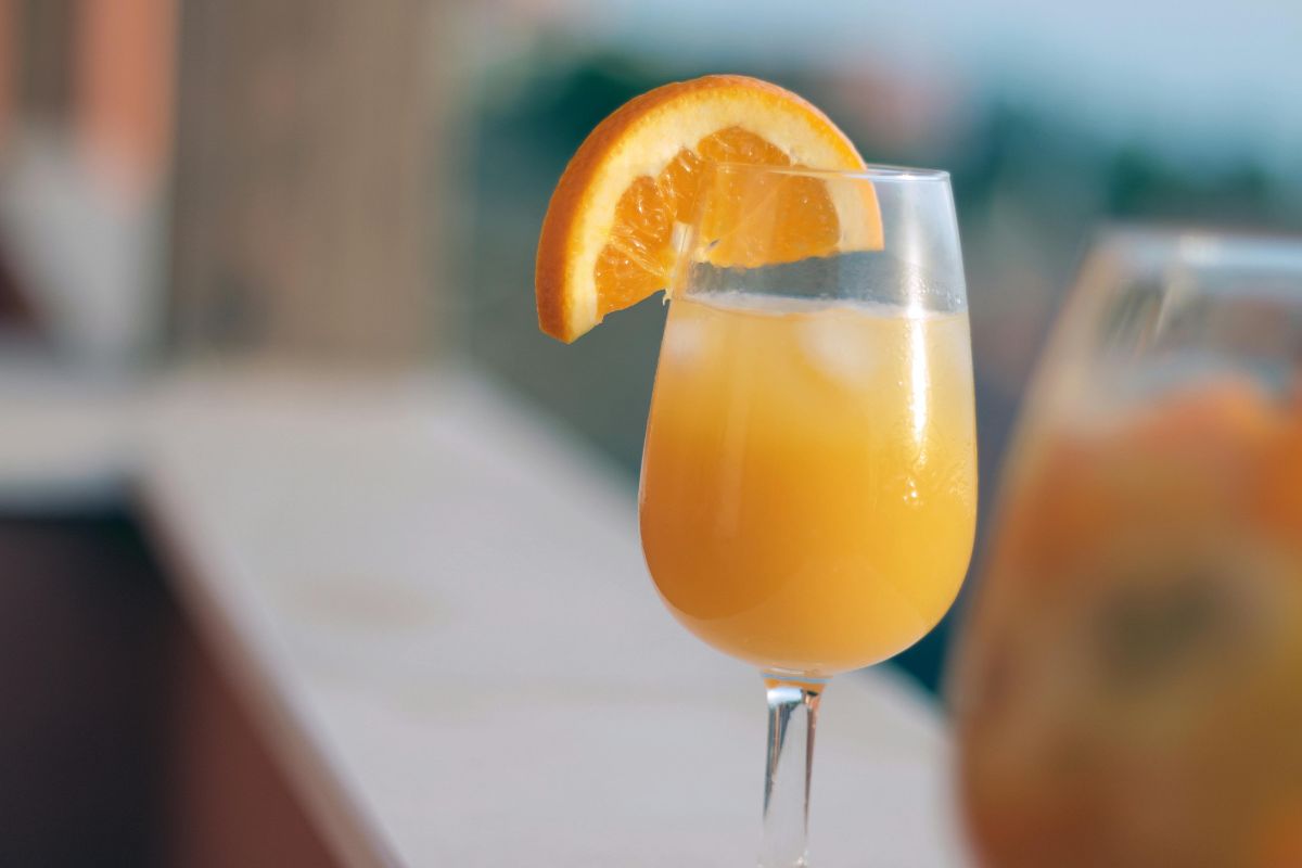 Mimosa clásica con hielo. Foto de Pexels.