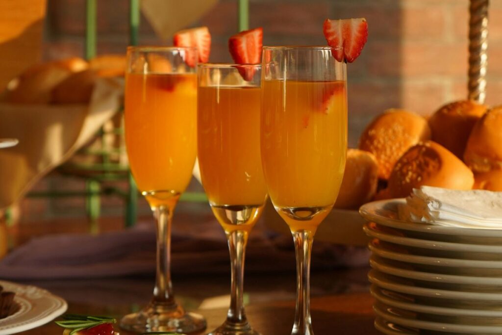 ¿Por qué las mimosas son la bebida estrella en el brunch?