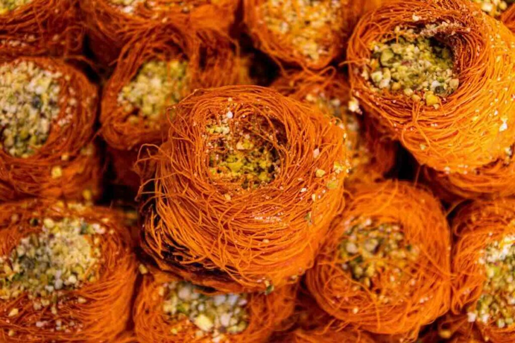 La pasta kataifi es uno de los ingredientes estrella de la repostería de Medio Oriente.