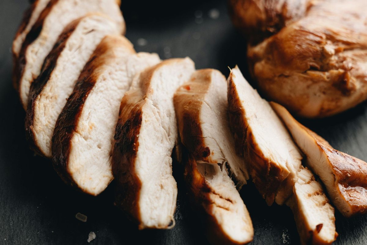 Pechuga de pollo asada. Foto de Pexels.