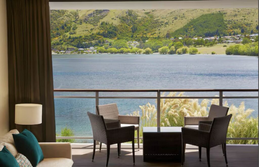 A orillas del lago Wakatipu se encuentra el Hilton Queenstown 1
