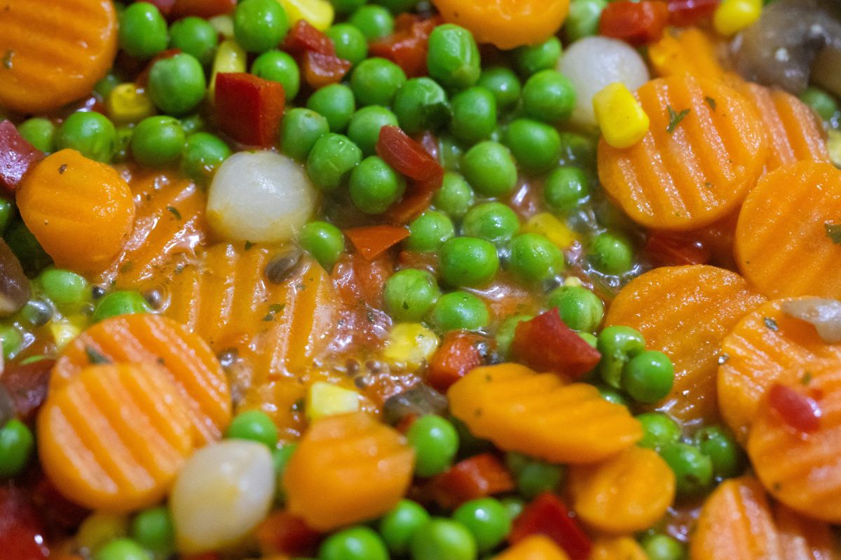 Vegetales en proceso de cocción. Foto de Pexels.