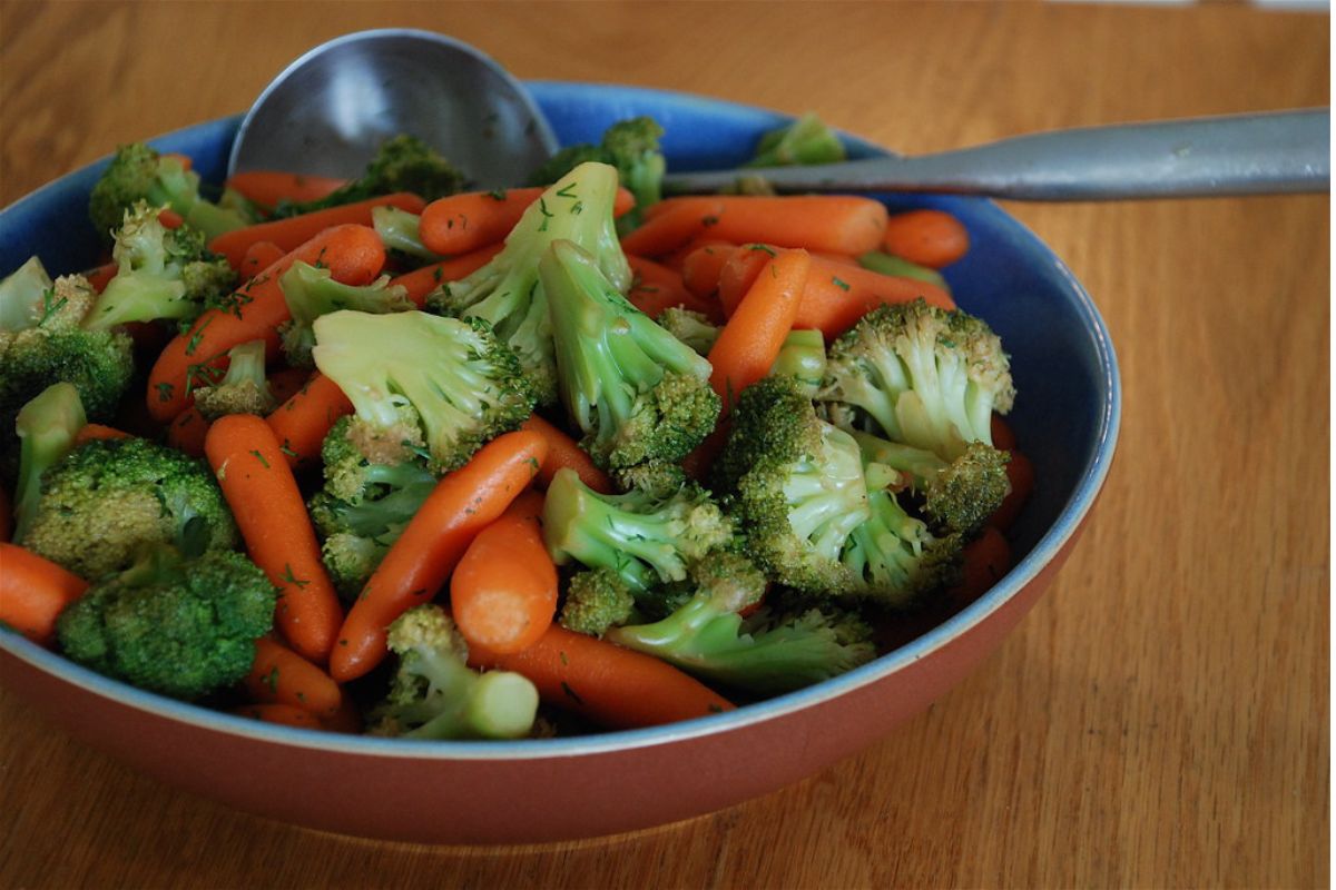 Brocoli y zanahoria cocidos. Foto de Pexels.