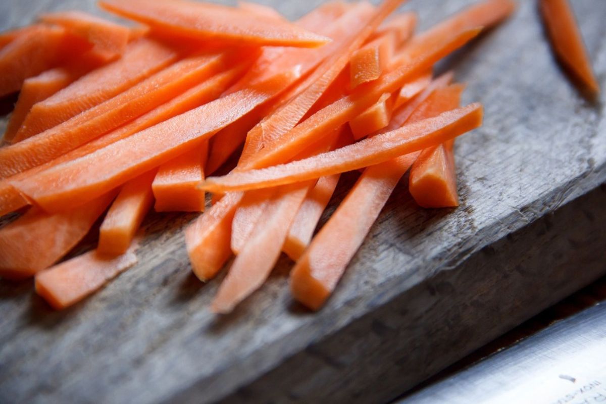 5 tipos de cortes para verduras que vale la pena sumar a la cocina en casa