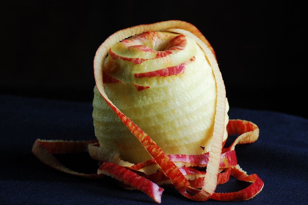 ¿Cómo aprovechar las cáscaras de fruta antes de desecharlas?