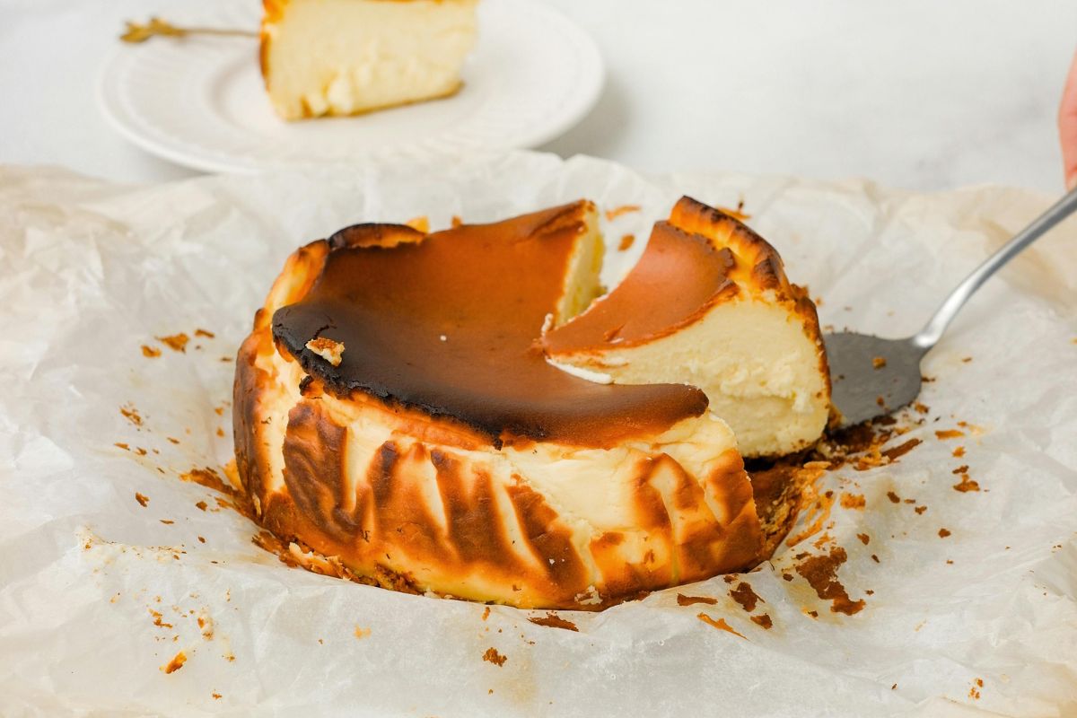 Tarta de queso horneada. Foto de Pexels.