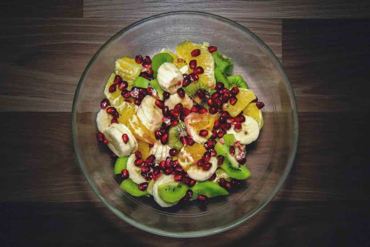 Ensalada con fruta. Foto de Pexels.