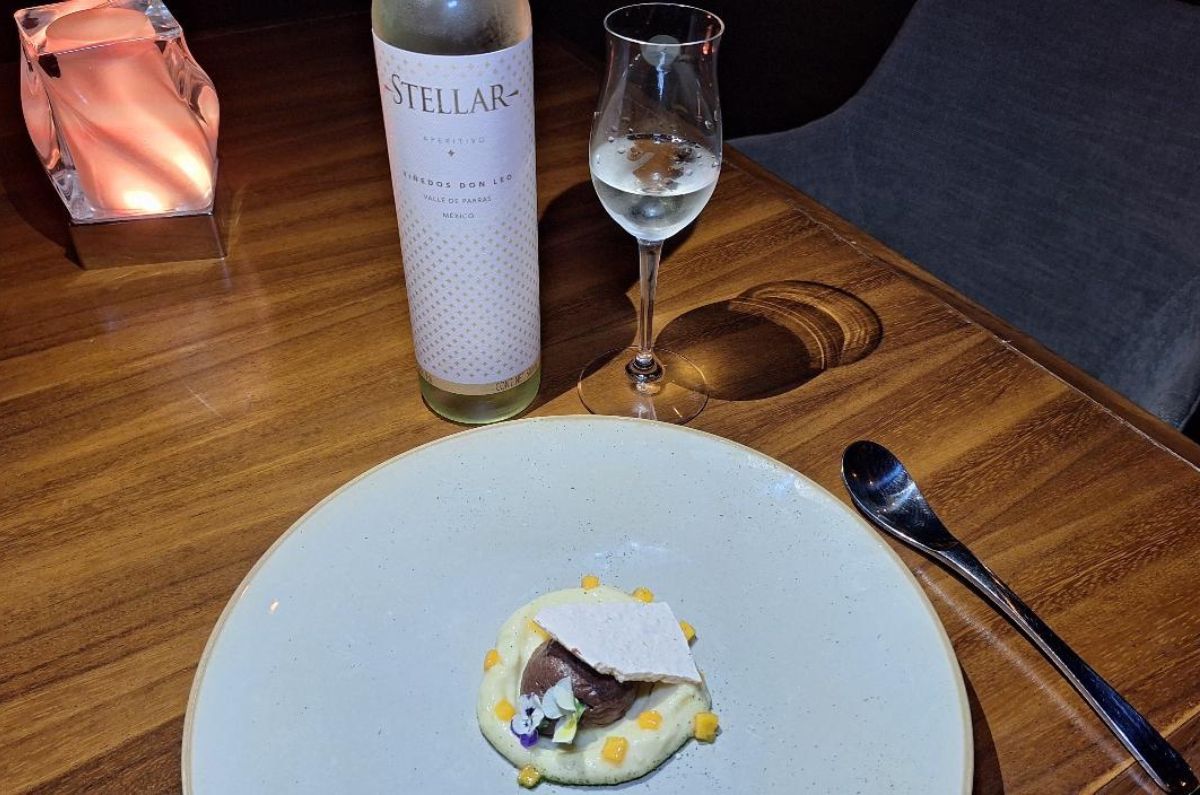 Delicia de mezcal con chocolate artesanal y pimienta rosa con Don Leo Stellar, Gewürztraminel Semillón Cosecha Tardía, Coahuila, México, foto de Miriam Carmo