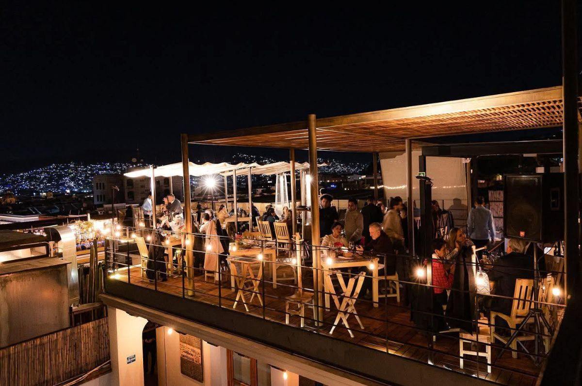 Rooftop del restaurante Pitiona en Oaxaca, foto tomada de sus redes sociales