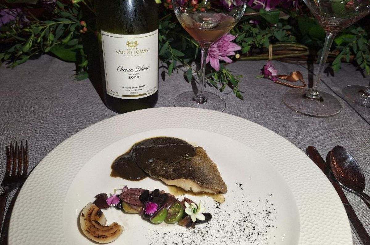 Bacalao con mole vasco, ensalada de aceitunas, 