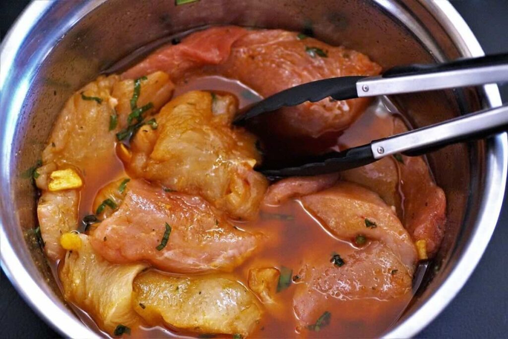 Marinar es una técnica que se aplica exclusivamente en carnes crudas.