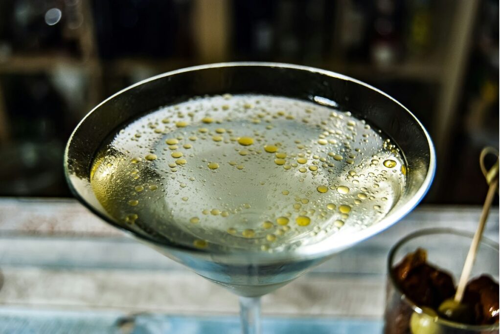 Los martinis son uno de los cocteles que no pasan de moda.