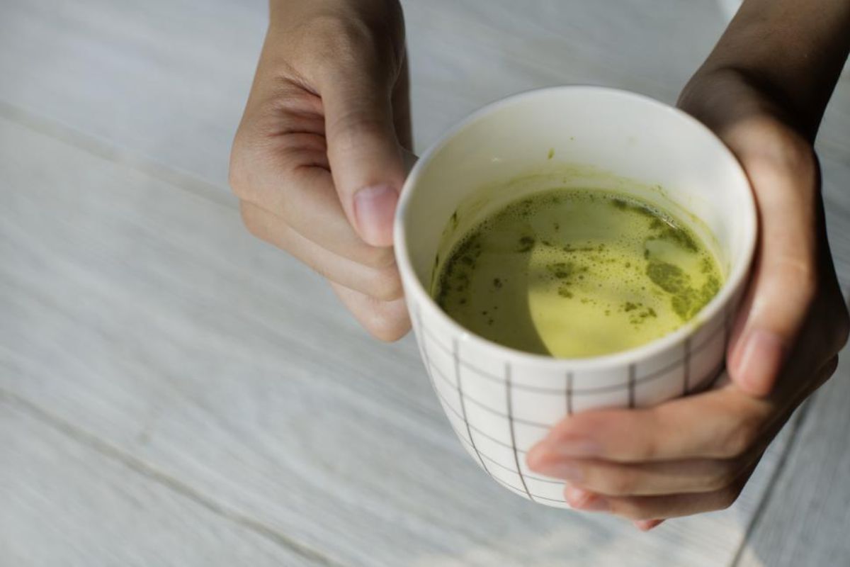 Matcha caliente hecho en casa. Foto de Pexels.
