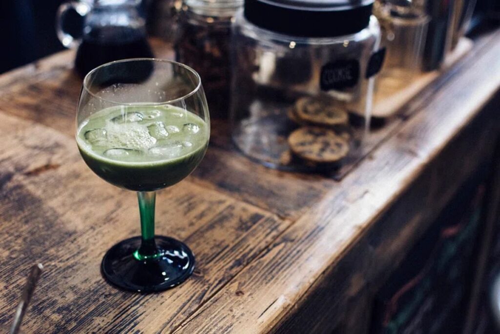 El matcha tonic es una alternativa para disfrutar del matcha ligero.