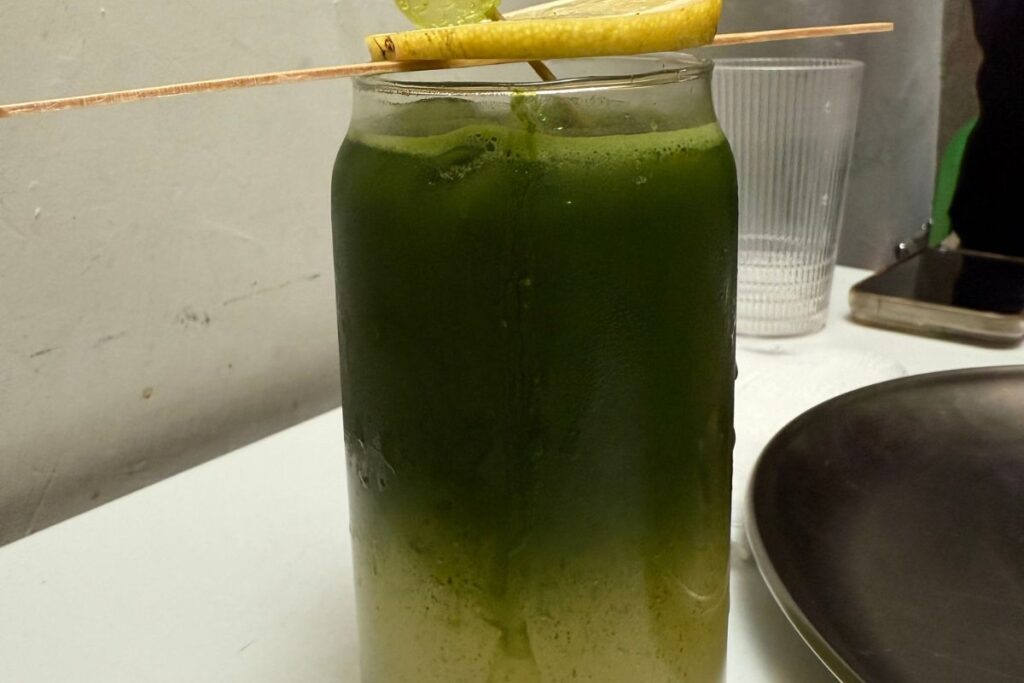 El matcha tonic es una alternativa para disfrutar del matcha ligero.