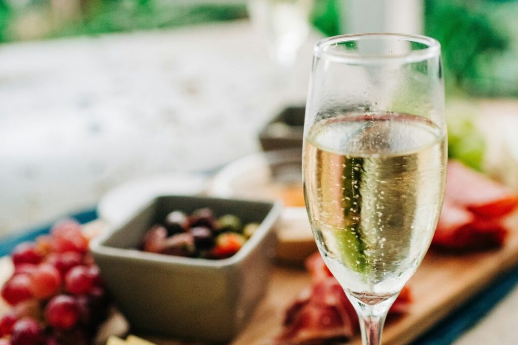 ¿Qué es el medio y medio y por qué es una de las bebidas favoritas en Uruguay?