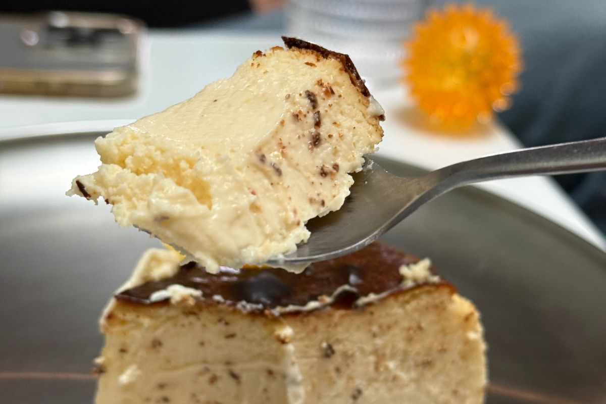Cheesecake yuzu. Foto por Desiree Perea.