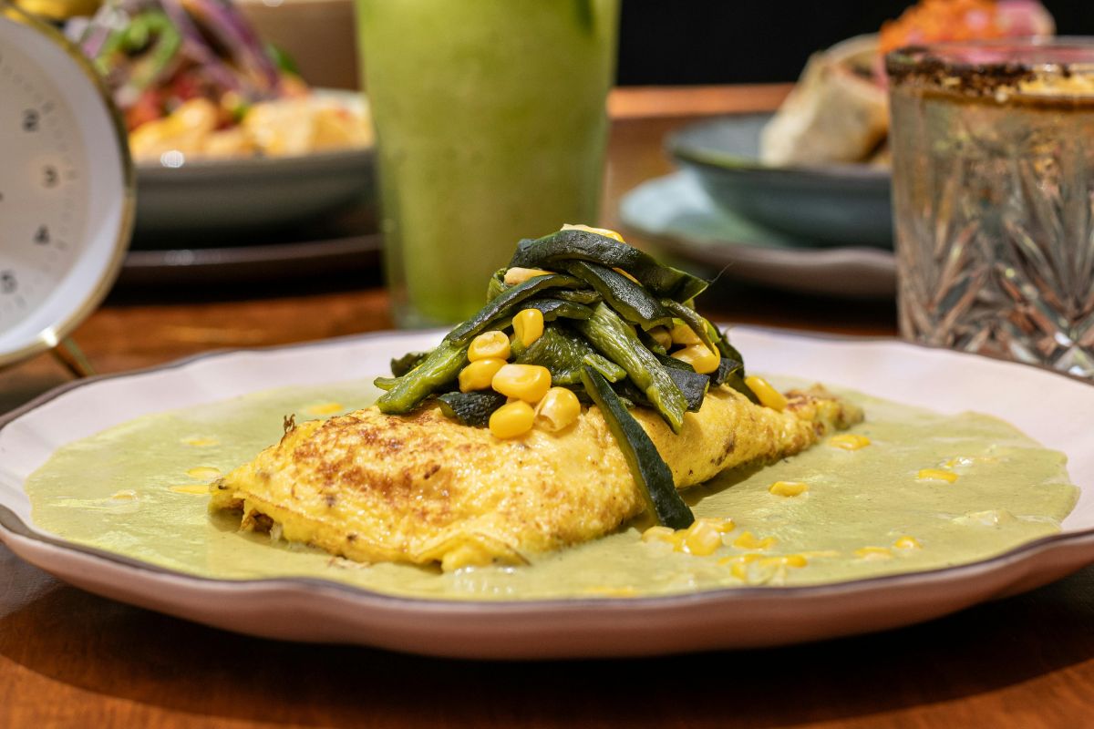 Omelette con salsa de chile poblano. Foto de Pexels.
