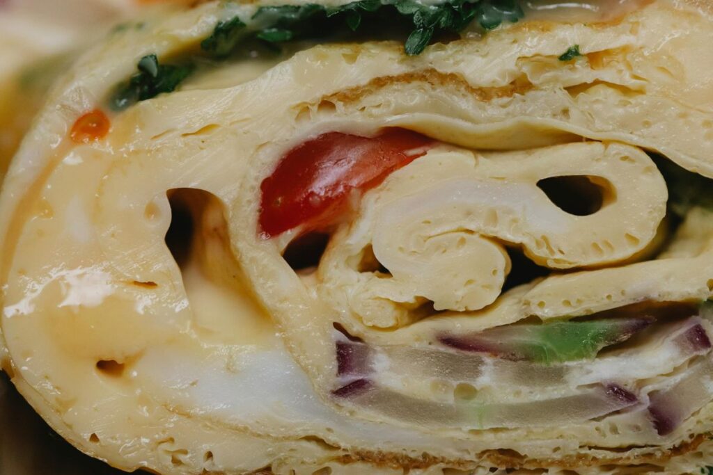 Preparar un omelette casero puede salvarte en el desayuno.