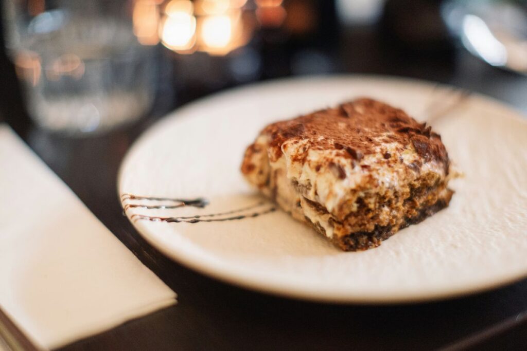 El pavē es un postre brasileño que arma por capas.