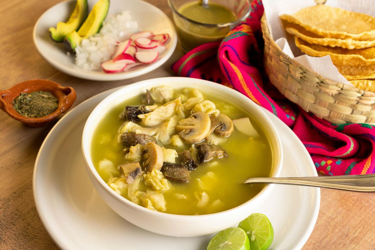 Caldo de hongos. Foto de Pexels.