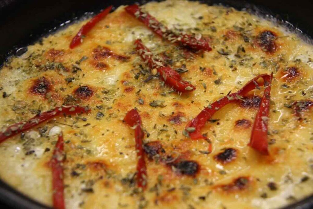 La provoleta es un plátillo típico de la cocina argentina.