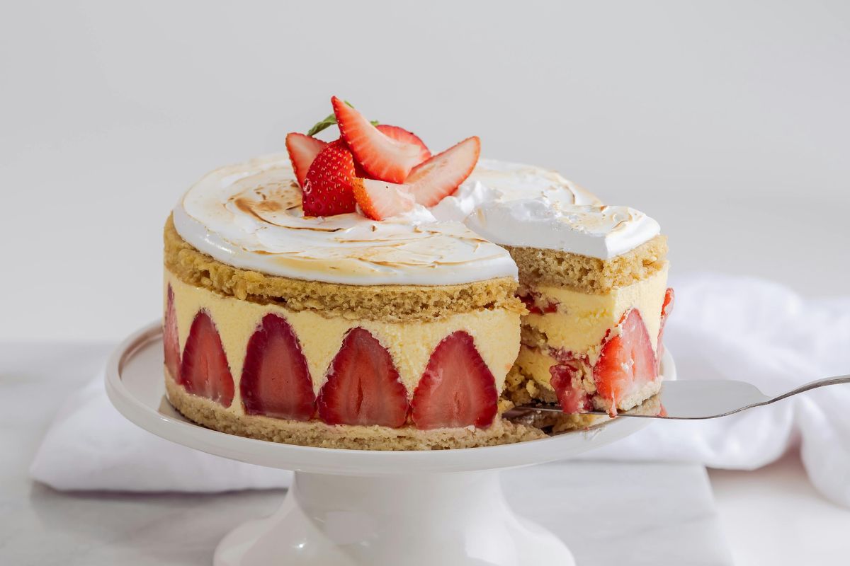 Tarta Fraisier: una delicia francesa donde protagonizan las fresas frescas