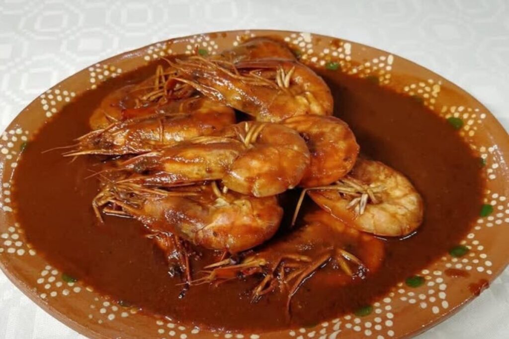 El tlaxtihuilli es un caldo que se mantiene vigente dentro de la cocina de mar de Nayarit.