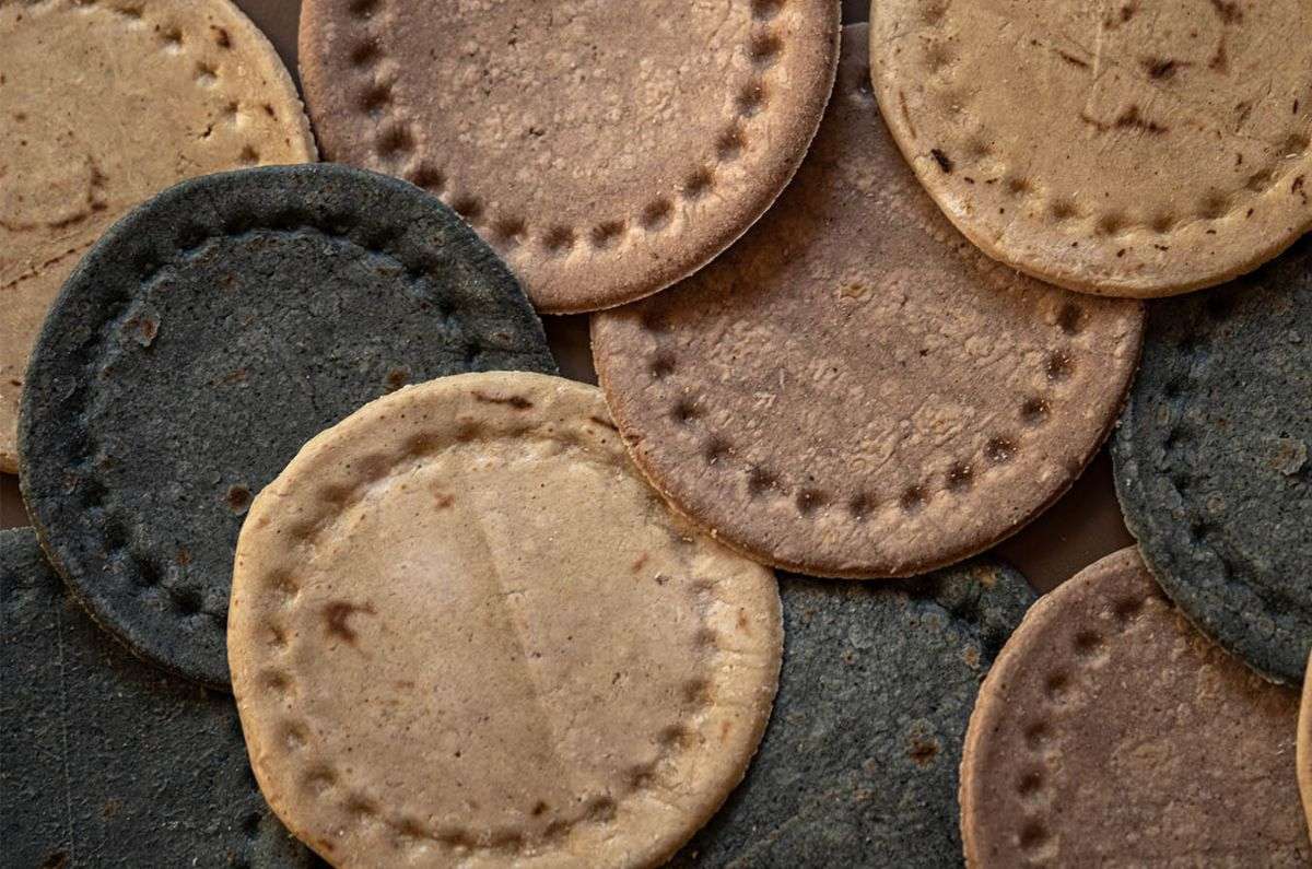 Tortillas de diferentes maíces, foto tomada de sus redes sociales