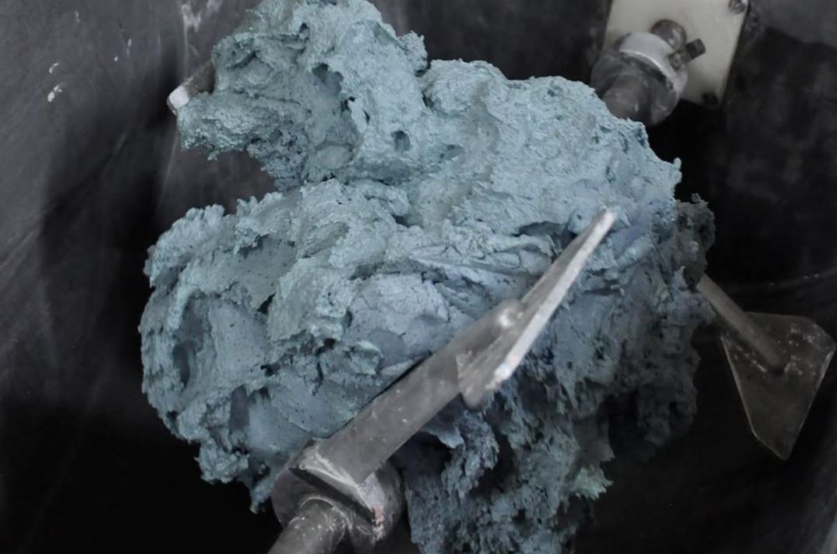Masa de maíz azul en el molino, foto tomada de sus redes sociales