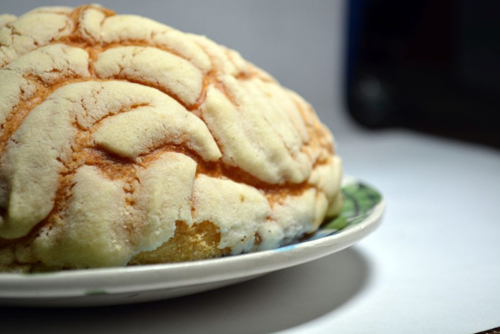 Bomba veracruzana: la peculiar combinación de pan dulce y frijoles refritos