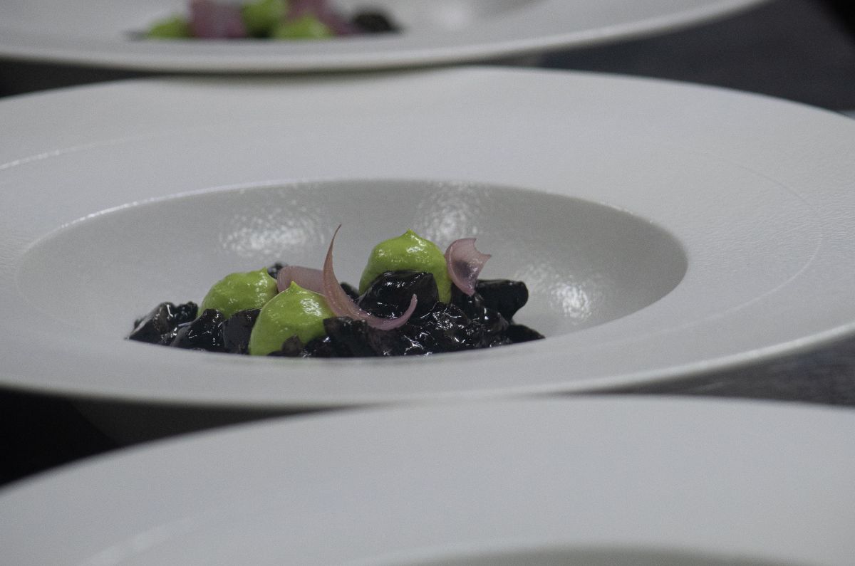 Ceviche negro del chef Evia, foto proporcionada por el hotel