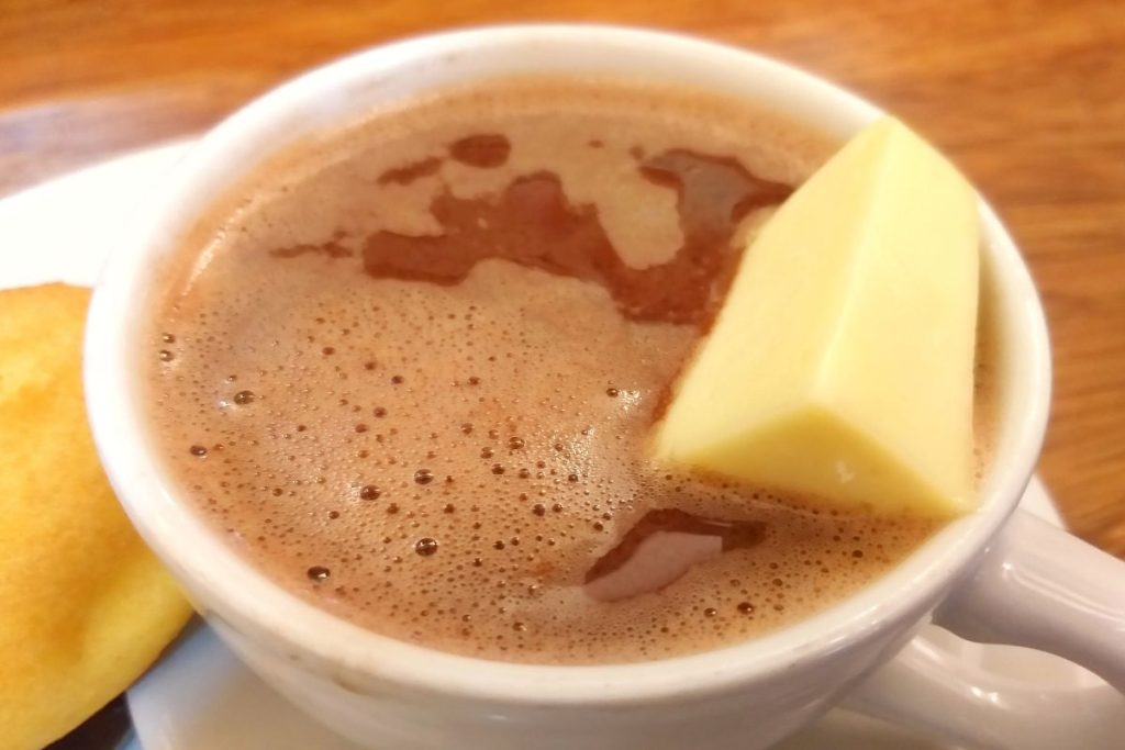 Chocolate con queso, así es la extraña combinación colombiana que es todo un éxito