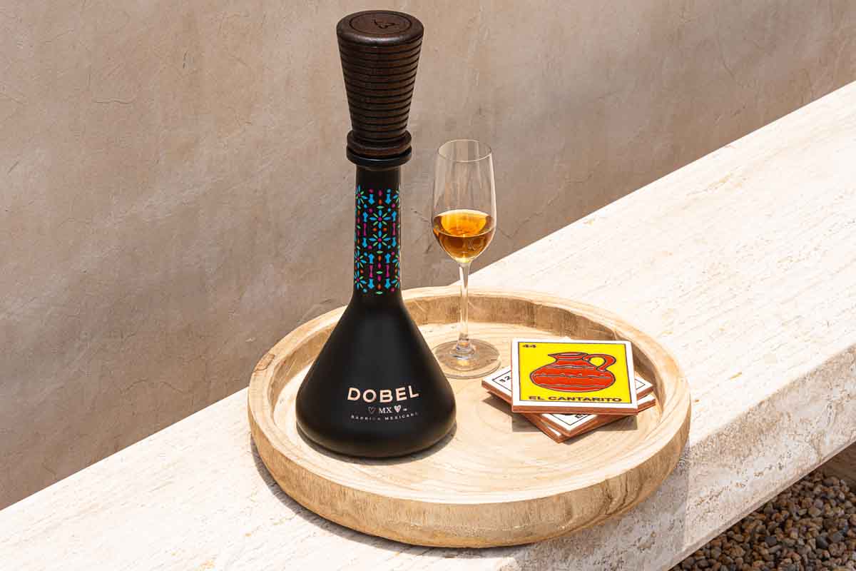 Maestro Dobel presenta Dobel MX, el primer tequila añejado en barricas de roble mexicano, un tributo a la innovación y la cultura.