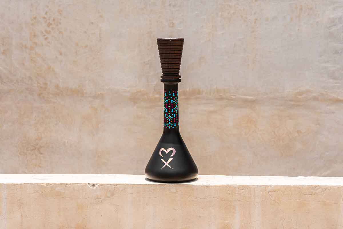 Maestro Dobel presenta Dobel MX, el primer tequila añejado en barricas de roble mexicano, un tributo a la innovación y la cultura.