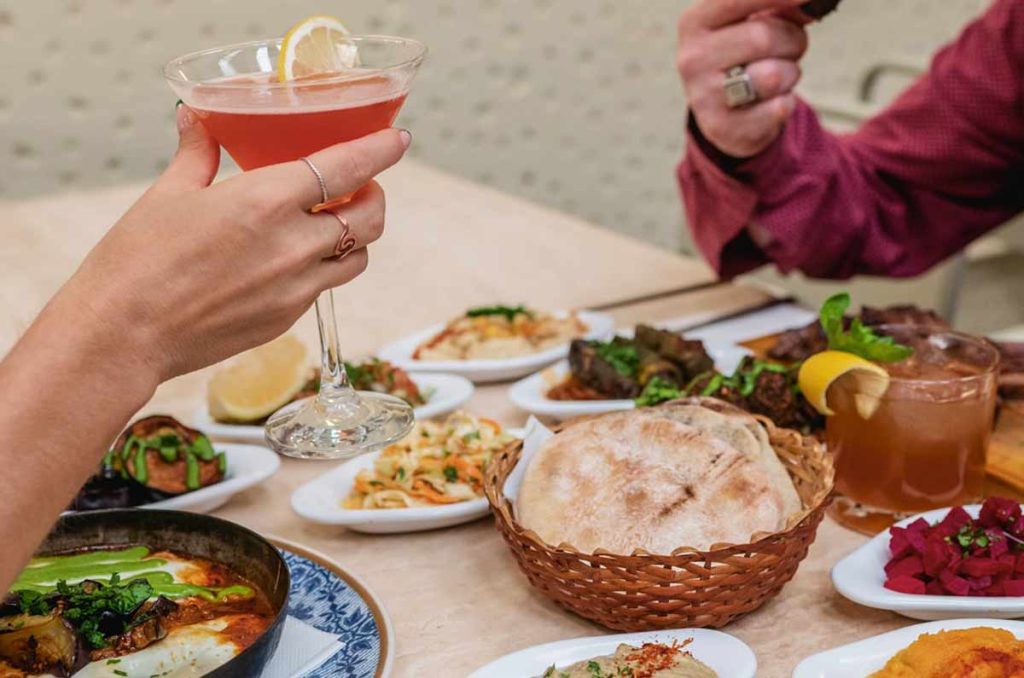 Descubre la gastronomía israelí en Buenos Aires