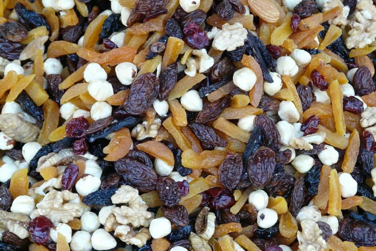 Botana de frutas secas con cacahuate. Foto de Pexels.