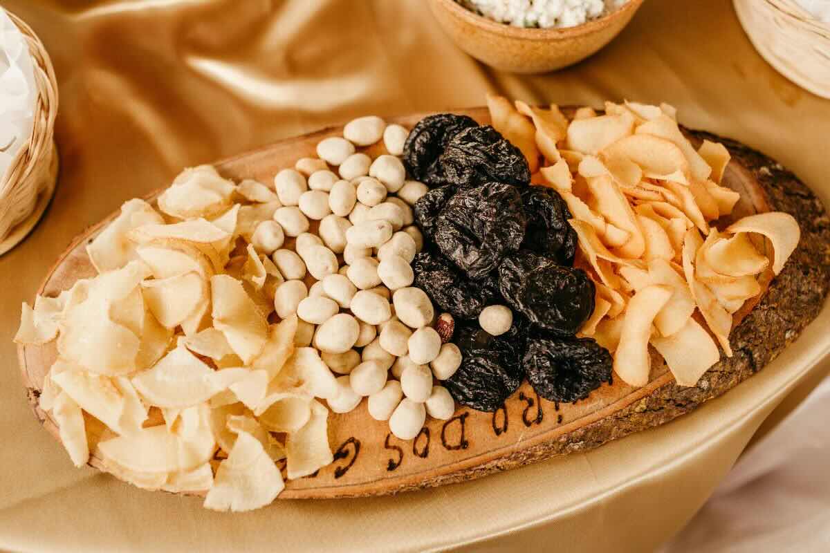 Botana de frutas secas con cacahuate. Foto de Pexels.