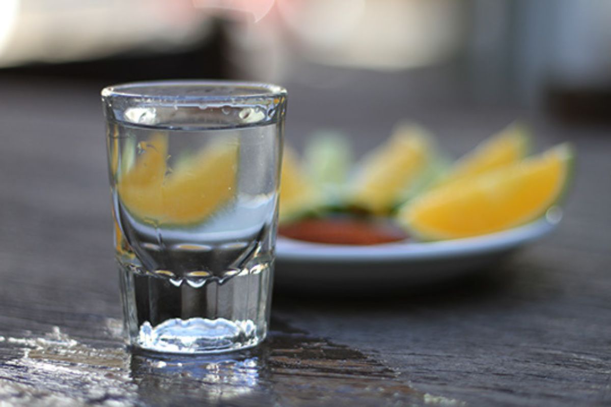 Prueba de mezcal. Foto de Pexels.