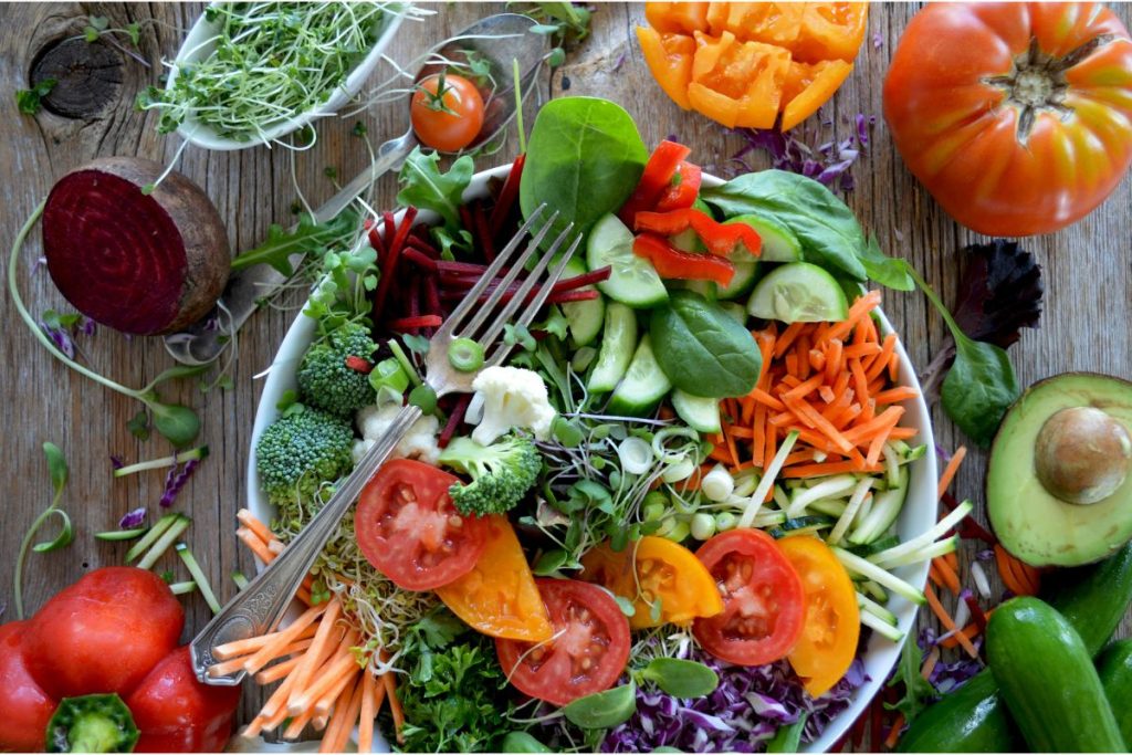 Alimentos que debes priorizar si quieres armar un plan detox este verano